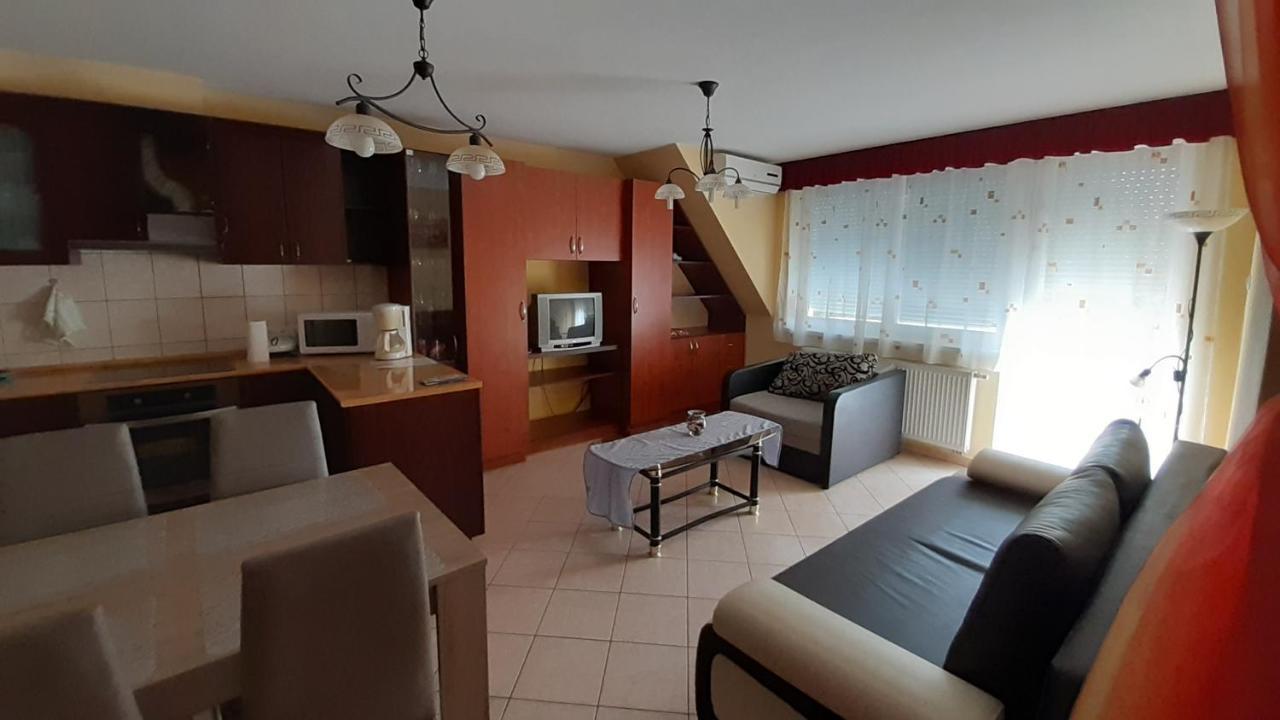 Elizabet Apartman A Belvarosban Szarvas Exterior photo