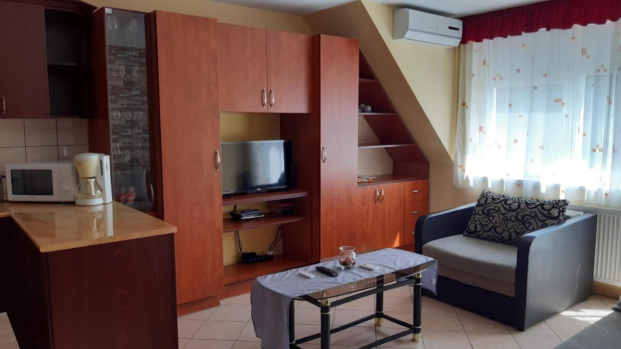 Elizabet Apartman A Belvarosban Szarvas Exterior photo