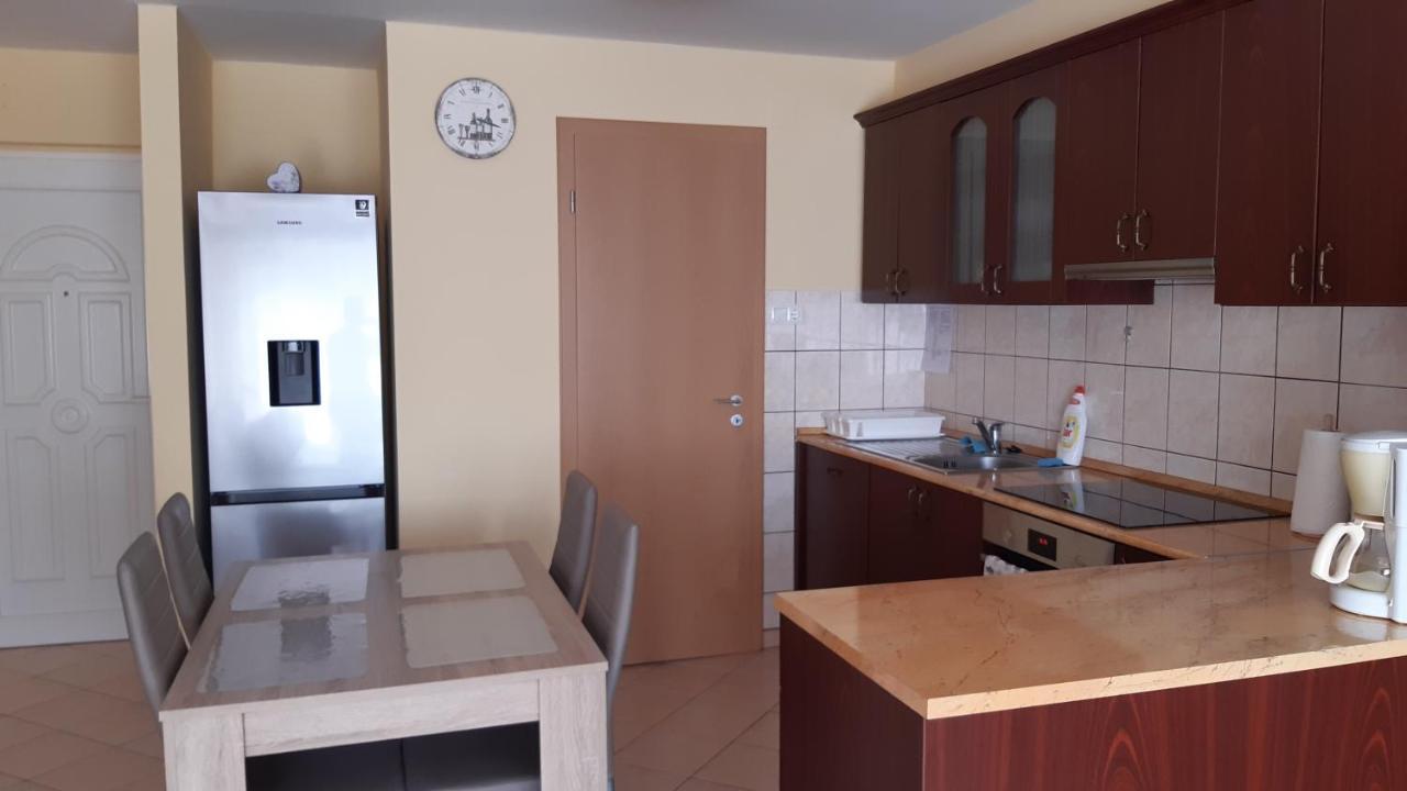 Elizabet Apartman A Belvarosban Szarvas Exterior photo